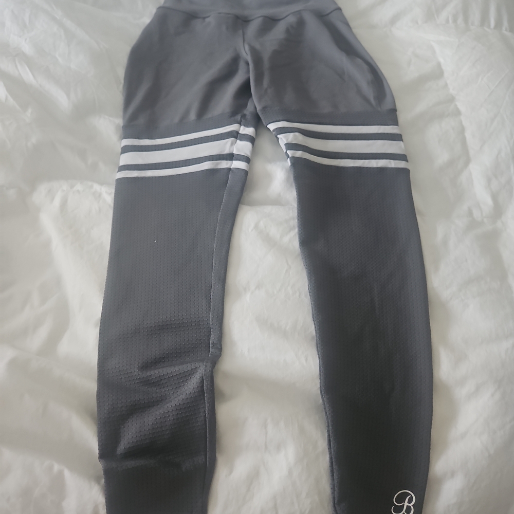 Bombshell Sportswear Gray Leggings for Active Lifestyle